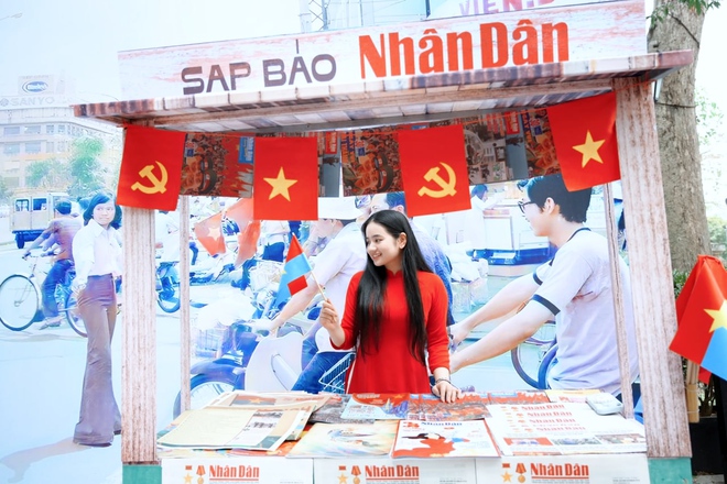 Hà Nội hừng hực không khí dịp 30/4: Ký ức Trường Sơn sống dậy ở Hỏa Lò, loạt bảo tàng kể hành trình thống nhất qua hàng trăm hiện vật lịch sử- Ảnh 28. Hà Nội hừng hực không khí dịp 30/4: Ký ức Trường Sơn sống dậy ở Hỏa Lò, loạt bảo tàng kể hành trình thống nhất qua hàng trăm hiện vật lịch sử- Ảnh 28.