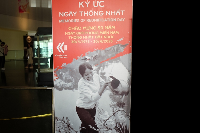 Hà Nội hừng hực không khí dịp 30/4: Ký ức Trường Sơn sống dậy ở Hỏa Lò, loạt bảo tàng kể hành trình thống nhất qua hàng trăm hiện vật lịch sử- Ảnh 19. Hà Nội hừng hực không khí dịp 30/4: Ký ức Trường Sơn sống dậy ở Hỏa Lò, loạt bảo tàng kể hành trình thống nhất qua hàng trăm hiện vật lịch sử- Ảnh 19.