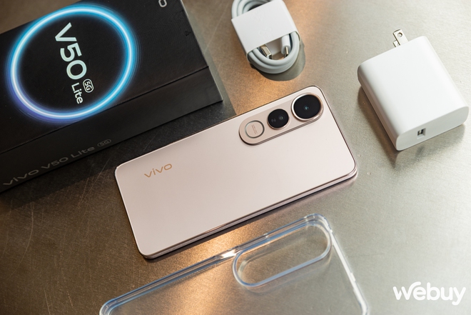 Đẹp thôi chưa đủ, chiếc điện thoại này của vivo có khả năng sạc nhanh nhất trong tầm giá dưới 9 triệu đồng- Ảnh 2. Đẹp thôi chưa đủ, chiếc điện thoại này của vivo có khả năng sạc nhanh nhất trong tầm giá dưới 9 triệu đồng- Ảnh 2.