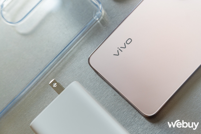 Đẹp thôi chưa đủ, chiếc điện thoại này của vivo có khả năng sạc nhanh nhất trong tầm giá dưới 9 triệu đồng- Ảnh 4. Đẹp thôi chưa đủ, chiếc điện thoại này của vivo có khả năng sạc nhanh nhất trong tầm giá dưới 9 triệu đồng- Ảnh 4.