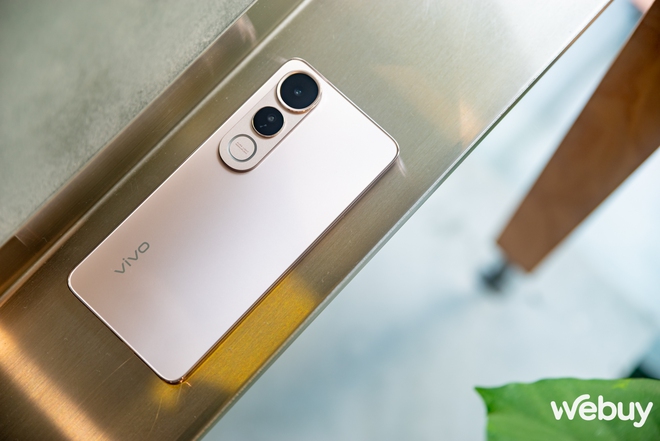 Đẹp thôi chưa đủ, chiếc điện thoại này của vivo có khả năng sạc nhanh nhất trong tầm giá dưới 9 triệu đồng- Ảnh 15. Đẹp thôi chưa đủ, chiếc điện thoại này của vivo có khả năng sạc nhanh nhất trong tầm giá dưới 9 triệu đồng- Ảnh 15.