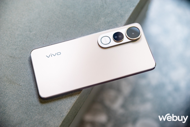 Đẹp thôi chưa đủ, chiếc điện thoại này của vivo có khả năng sạc nhanh nhất trong tầm giá dưới 9 triệu đồng- Ảnh 5. Đẹp thôi chưa đủ, chiếc điện thoại này của vivo có khả năng sạc nhanh nhất trong tầm giá dưới 9 triệu đồng- Ảnh 5.