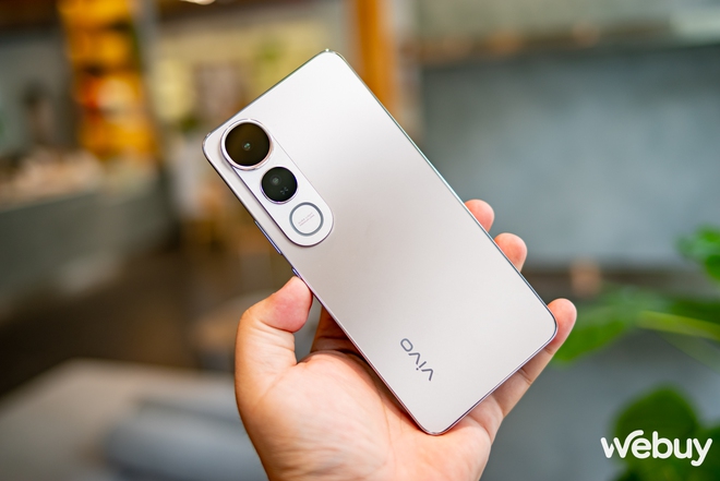 Đẹp thôi chưa đủ, chiếc điện thoại này của vivo có khả năng sạc nhanh nhất trong tầm giá dưới 9 triệu đồng- Ảnh 7. Đẹp thôi chưa đủ, chiếc điện thoại này của vivo có khả năng sạc nhanh nhất trong tầm giá dưới 9 triệu đồng- Ảnh 7.