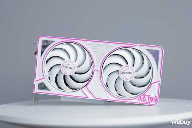 Mở hộp Colorful iGame GeForce RTX 5060 Ti Ultra W DUO OC 16GB-V: Giữ nguyên phong cách hip-hop giống bản 5080 với mức giá nhẹ nhàng hơn- Ảnh 4. Mở hộp Colorful iGame GeForce RTX 5060 Ti Ultra W DUO OC 16GB-V: Giữ nguyên phong cách hip-hop giống bản 5080 với mức giá nhẹ nhàng hơn- Ảnh 4.