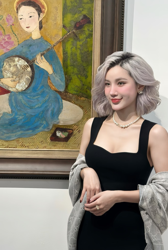 Lily – nữ họa sĩ đẹp như "búp bê sống" và niềm đam mê tranh sơn mài- Ảnh 1. Lily – nữ họa sĩ đẹp như "búp bê sống" và niềm đam mê tranh sơn mài- Ảnh 1.