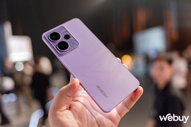 Cận cảnh realme 14 Series: Thiết kế tương lai, pin khủng 6000 mAh, dùng Snapdragon 6 Gen 4, giá chỉ hơn 8 triệu- Ảnh 11. Cận cảnh realme 14 Series: Thiết kế tương lai, pin khủng 6000 mAh, dùng Snapdragon 6 Gen 4, giá chỉ hơn 8 triệu- Ảnh 11.
