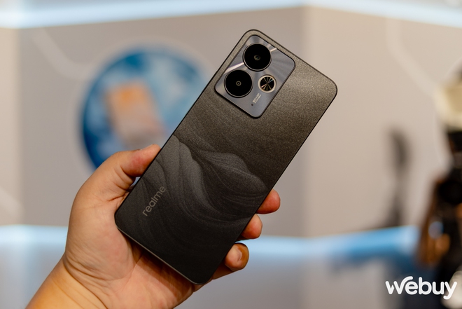 Cận cảnh realme 14 Series: Thiết kế tương lai, pin khủng 6000 mAh, dùng Snapdragon 6 Gen 4, giá chỉ hơn 8 triệu- Ảnh 13. Cận cảnh realme 14 Series: Thiết kế tương lai, pin khủng 6000 mAh, dùng Snapdragon 6 Gen 4, giá chỉ hơn 8 triệu- Ảnh 13.
