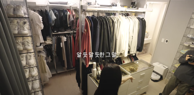 Không mê Lee Hyeri đời không nể: Người lạ khen túi là cho luôn, giàu vậy mà vẫn dùng đồ giản dị- Ảnh 10. Không mê Lee Hyeri đời không nể: Người lạ khen túi là cho luôn, giàu vậy mà vẫn dùng đồ giản dị- Ảnh 10.