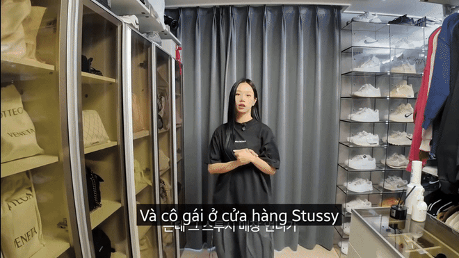 Không mê Lee Hyeri đời không nể: Người lạ khen túi là cho luôn, giàu vậy mà vẫn dùng đồ giản dị- Ảnh 15. Không mê Lee Hyeri đời không nể: Người lạ khen túi là cho luôn, giàu vậy mà vẫn dùng đồ giản dị- Ảnh 15.