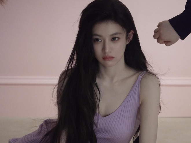 Mỹ nhân dao kéo đẹp nhất xứ Hàn búi vội tóc ra đường cũng trở nên viral, Triệu Lộ Tư bất ngờ được gọi tên- Ảnh 10. Mỹ nhân dao kéo đẹp nhất xứ Hàn búi vội tóc ra đường cũng trở nên viral, Triệu Lộ Tư bất ngờ được gọi tên- Ảnh 10.