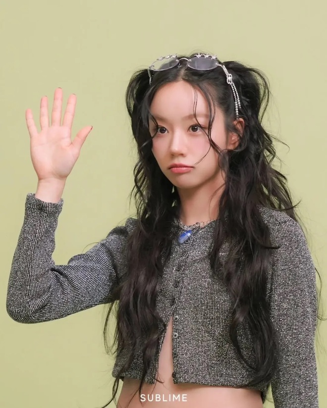 Không mê Lee Hyeri đời không nể: Người lạ khen túi là cho luôn, giàu vậy mà vẫn dùng đồ giản dị- Ảnh 2. Không mê Lee Hyeri đời không nể: Người lạ khen túi là cho luôn, giàu vậy mà vẫn dùng đồ giản dị- Ảnh 2.