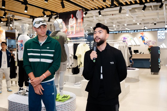 Brand Center đầu tiên của adidas tới Việt Nam: Đậm văn hoá đường phố Sài Gòn, có riêng khu vực check-in, tự ‘design’ phong cách cá nhân - Ảnh 3. Brand Center đầu tiên của adidas tới Việt Nam: Đậm văn hoá đường phố Sài Gòn, có riêng khu vực check-in, tự ‘design’ phong cách cá nhân - Ảnh 3.