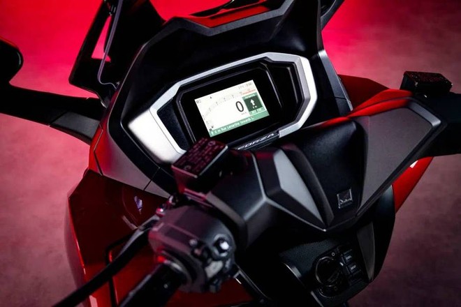 Honda cho ra mắt mẫu xe tay ga cao cấp hơn cả Honda SH, được trang bị nhiều tính năng 'khủng' với động cơ siêu mạnh- Ảnh 5. Honda cho ra mắt mẫu xe tay ga cao cấp hơn cả Honda SH, được trang bị nhiều tính năng 'khủng' với động cơ siêu mạnh- Ảnh 5.