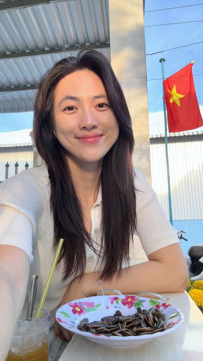 Vỡ lẽ lý do "ngọc nữ trăm tỷ" của Trấn Thành có mặt mộc đỉnh cao, 80% nhờ việc ăn uống- Ảnh 1. Vỡ lẽ lý do "ngọc nữ trăm tỷ" của Trấn Thành có mặt mộc đỉnh cao, 80% nhờ việc ăn uống- Ảnh 1.