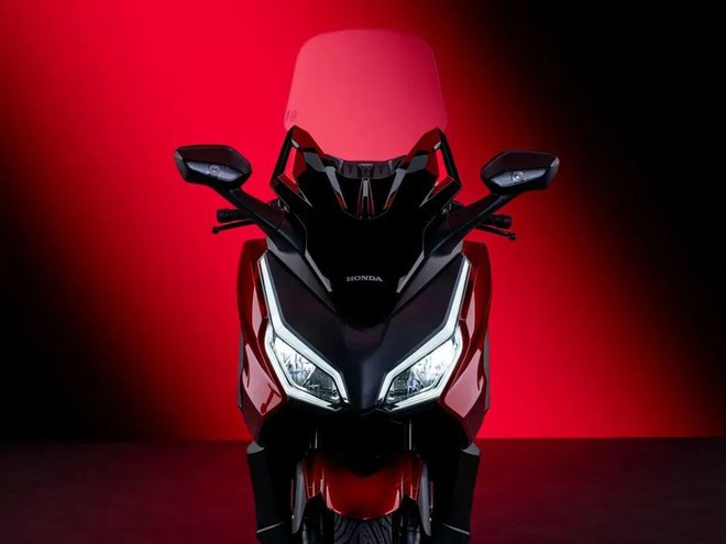 Honda cho ra mắt mẫu xe tay ga cao cấp hơn cả Honda SH, được trang bị nhiều tính năng 'khủng' với động cơ siêu mạnh- Ảnh 4. Honda cho ra mắt mẫu xe tay ga cao cấp hơn cả Honda SH, được trang bị nhiều tính năng 'khủng' với động cơ siêu mạnh- Ảnh 4.