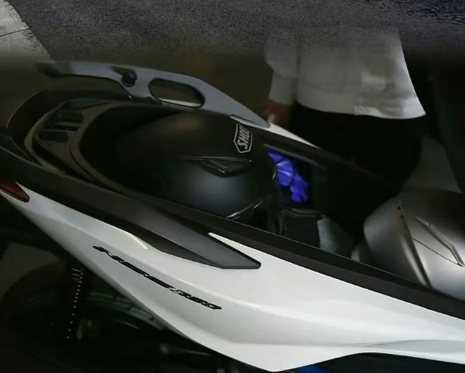 Honda cho ra mắt mẫu xe tay ga cao cấp hơn cả Honda SH, được trang bị nhiều tính năng 'khủng' với động cơ siêu mạnh- Ảnh 7. Honda cho ra mắt mẫu xe tay ga cao cấp hơn cả Honda SH, được trang bị nhiều tính năng 'khủng' với động cơ siêu mạnh- Ảnh 7.