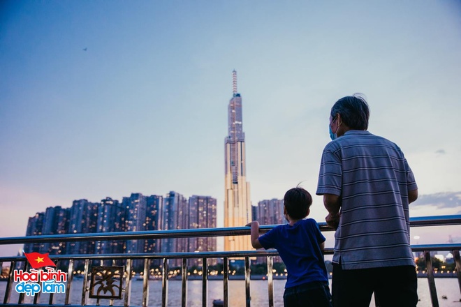 Chùm ảnh: Khi TP.HCM dịu dàng trong hoàng hôn tháng Tư và những khoảnh khắc thật đẹp của hòa bình!- Ảnh 6.