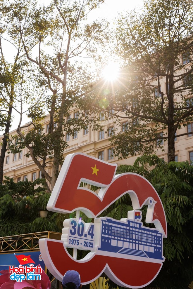 Chùm ảnh: Khi TP.HCM dịu dàng trong hoàng hôn tháng Tư và những khoảnh khắc thật đẹp của hòa bình!- Ảnh 12.