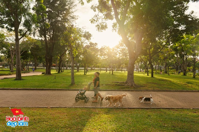 Chùm ảnh: Khi TP.HCM dịu dàng trong hoàng hôn tháng Tư và những khoảnh khắc thật đẹp của hòa bình!- Ảnh 8.