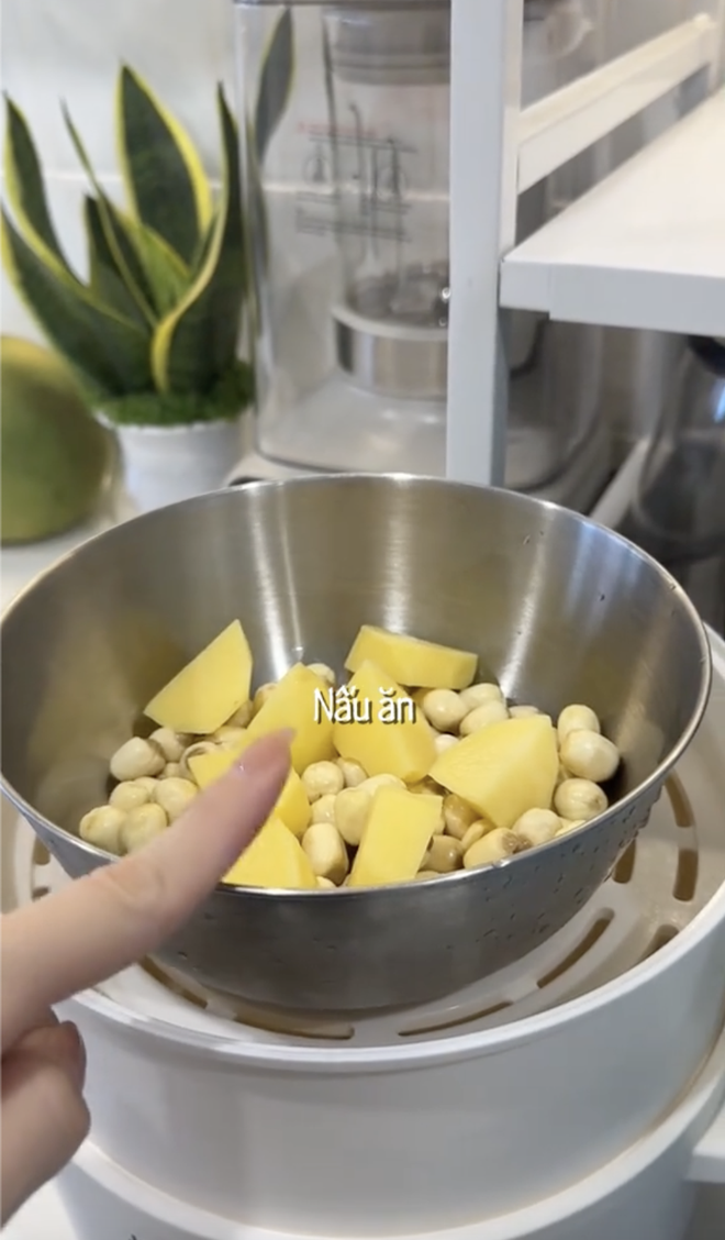 Vỡ lẽ lý do "ngọc nữ trăm tỷ" của Trấn Thành có mặt mộc đỉnh cao, 80% nhờ việc ăn uống- Ảnh 11. Vỡ lẽ lý do "ngọc nữ trăm tỷ" của Trấn Thành có mặt mộc đỉnh cao, 80% nhờ việc ăn uống- Ảnh 11.