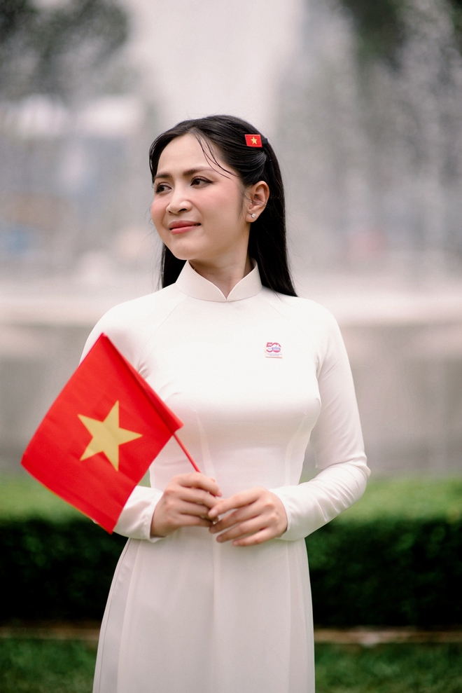 Nữ ca sĩ đầu tiên hát ca khúc đang gây sốt, hút 2 tỷ view: "Tôi biết ơn"- Ảnh 2. Nữ ca sĩ đầu tiên hát ca khúc đang gây sốt, hút 2 tỷ view: "Tôi biết ơn"- Ảnh 2.