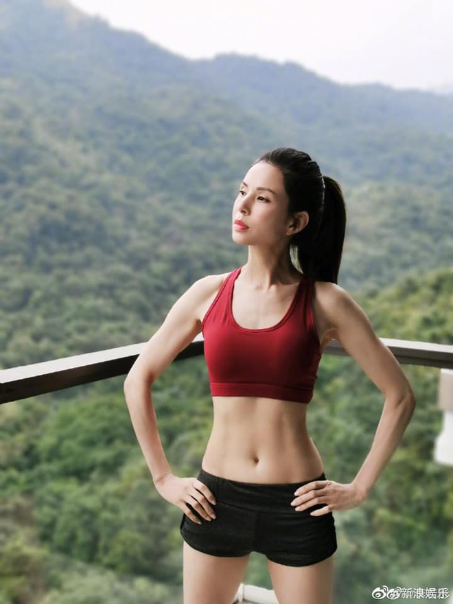 Cam thường check visual tuổi 59 của "Tiểu Long Nữ", ra sao mà dân tình bàn tán?- Ảnh 11. Cam thường check visual tuổi 59 của "Tiểu Long Nữ", ra sao mà dân tình bàn tán?- Ảnh 11.