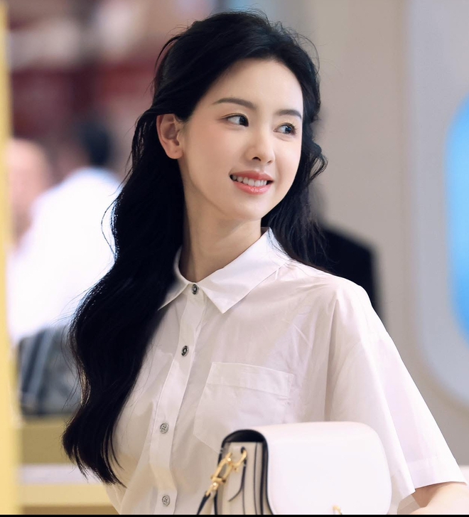 5 mỹ nhân Cbiz là “khắc tinh” với nụ cười: Lưu Diệc Phi chưa bằng trùm cuối- Ảnh 31. 5 mỹ nhân Cbiz là “khắc tinh” với nụ cười: Lưu Diệc Phi chưa bằng trùm cuối- Ảnh 31.
