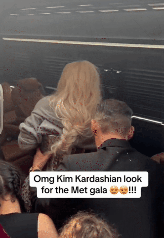 Dấu ấn kinh hoàng Kim Kardashian phải chịu để có vòng eo nhỏ vô thực: "Tôi chưa bao giờ cảm thấy đau đớn đến vậy"- Ảnh 12. Dấu ấn kinh hoàng Kim Kardashian phải chịu để có vòng eo nhỏ vô thực: "Tôi chưa bao giờ cảm thấy đau đớn đến vậy"- Ảnh 12.