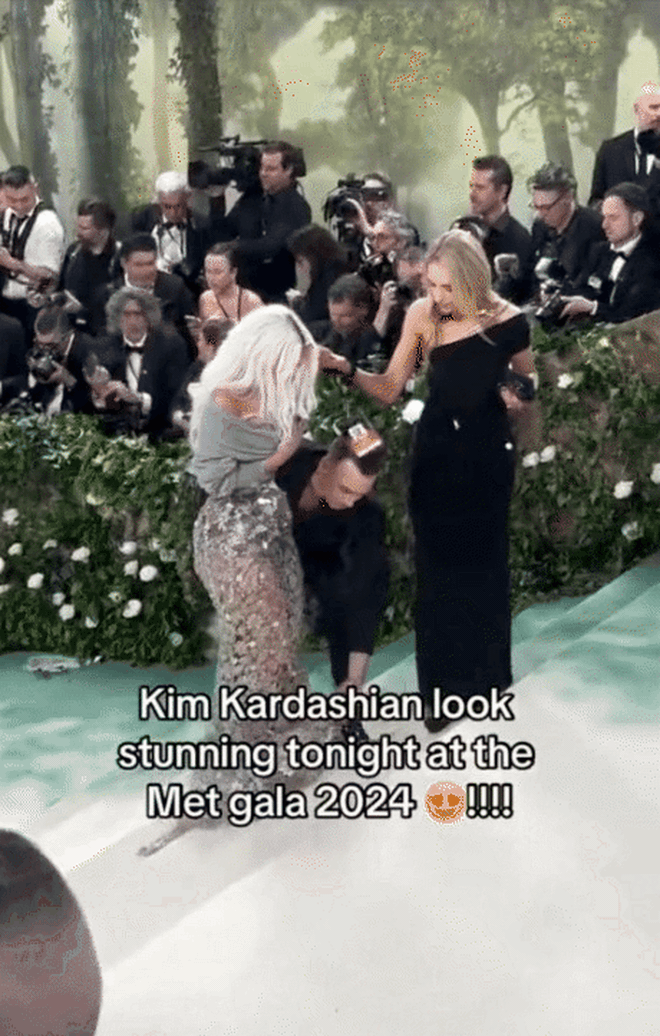 Dấu ấn kinh hoàng Kim Kardashian phải chịu để có vòng eo nhỏ vô thực: "Tôi chưa bao giờ cảm thấy đau đớn đến vậy"- Ảnh 11. Dấu ấn kinh hoàng Kim Kardashian phải chịu để có vòng eo nhỏ vô thực: "Tôi chưa bao giờ cảm thấy đau đớn đến vậy"- Ảnh 11.