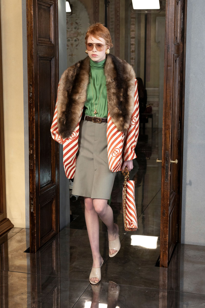 Gucci Cruise 2026: Cú chốt hoài niệm giữa cơn khủng hoảng, mở đường cho Demna bước vào cuộc chơi- Ảnh 13. Gucci Cruise 2026: Cú chốt hoài niệm giữa cơn khủng hoảng, mở đường cho Demna bước vào cuộc chơi- Ảnh 13.