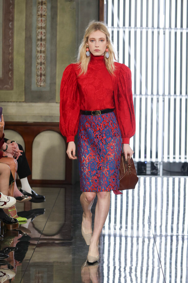 Gucci Cruise 2026: Cú chốt hoài niệm giữa cơn khủng hoảng, mở đường cho Demna bước vào cuộc chơi- Ảnh 15. Gucci Cruise 2026: Cú chốt hoài niệm giữa cơn khủng hoảng, mở đường cho Demna bước vào cuộc chơi- Ảnh 15.