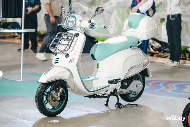 Vespa Primavera & Sprint 2025 chính thức ra mắt tại Việt Nam: Di sản gần 80 năm kết hợp với công nghệ đỉnh cao, chuẩn Vibe Gen Z!- Ảnh 4. Vespa Primavera & Sprint 2025 chính thức ra mắt tại Việt Nam: Di sản gần 80 năm kết hợp với công nghệ đỉnh cao, chuẩn Vibe Gen Z!- Ảnh 4.