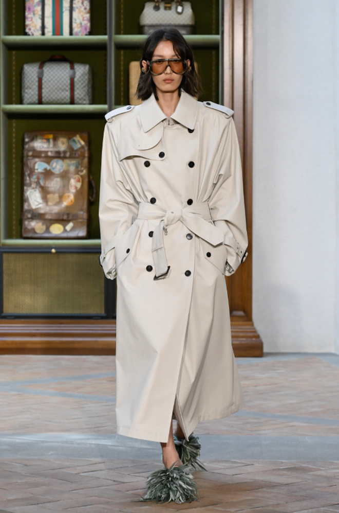 Gucci Cruise 2026: Cú chốt hoài niệm giữa cơn khủng hoảng, mở đường cho Demna bước vào cuộc chơi- Ảnh 4. Gucci Cruise 2026: Cú chốt hoài niệm giữa cơn khủng hoảng, mở đường cho Demna bước vào cuộc chơi- Ảnh 4.