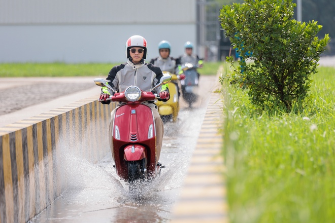 Ghé thăm nhà máy Piaggio top đầu thế giới, trải nghiệm xe: Vespa Primavera êm ái cho phái nữ, Sprint bốc mạnh cho người mê thể thao- Ảnh 17. Ghé thăm nhà máy Piaggio top đầu thế giới, trải nghiệm xe: Vespa Primavera êm ái cho phái nữ, Sprint bốc mạnh cho người mê thể thao- Ảnh 17.