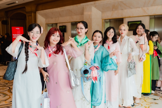 Tăng Phúc làm điều đặc biệt cho hơn 1000 người hâm mộ- Ảnh 5. Tăng Phúc làm điều đặc biệt cho hơn 1000 người hâm mộ- Ảnh 5.