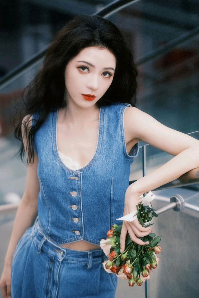 Mỹ nhân được ví như "búp bê sống", từng ngồi ăn cũng gây sốt nay ép cân gầy đáng báo động- Ảnh 17.