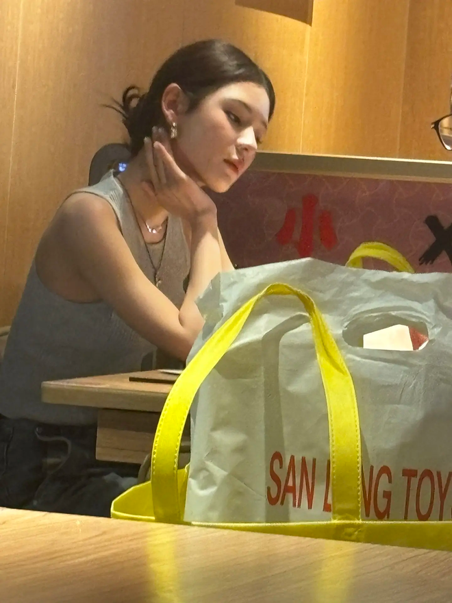 Mỹ nhân được ví như "búp bê sống", từng ngồi ăn cũng gây sốt nay ép cân gầy đáng báo động- Ảnh 19.