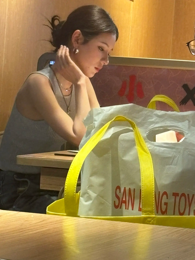 Mỹ nhân được ví như "búp bê sống", từng ngồi ăn cũng gây sốt nay ép cân gầy đáng báo động- Ảnh 18.