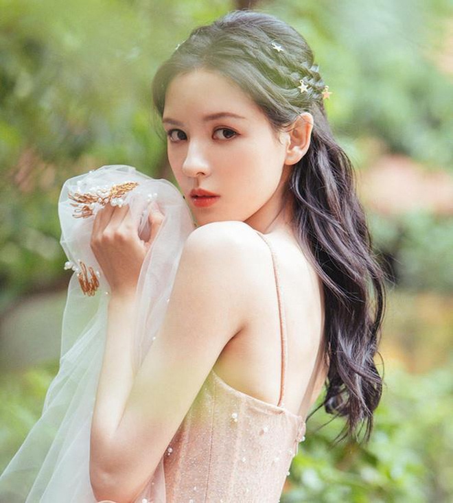 Mỹ nhân được ví như "búp bê sống", từng ngồi ăn cũng gây sốt nay ép cân gầy đáng báo động- Ảnh 16.