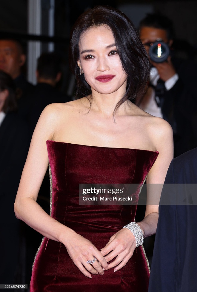 Hot lại ảnh Thư Kỳ dự Cannes 20 năm trước: Nhan sắc U50 áp đảo, không ai "lão hóa ngược" đỉnh bằng- Ảnh 2. Hot lại ảnh Thư Kỳ dự Cannes 20 năm trước: Nhan sắc U50 áp đảo, không ai "lão hóa ngược" đỉnh bằng- Ảnh 2.