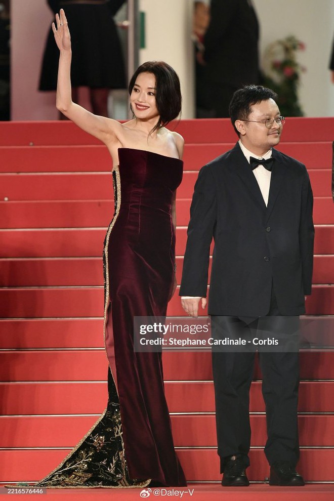 Hot lại ảnh Thư Kỳ dự Cannes 20 năm trước: Nhan sắc U50 áp đảo, không ai "lão hóa ngược" đỉnh bằng- Ảnh 4. Hot lại ảnh Thư Kỳ dự Cannes 20 năm trước: Nhan sắc U50 áp đảo, không ai "lão hóa ngược" đỉnh bằng- Ảnh 4.