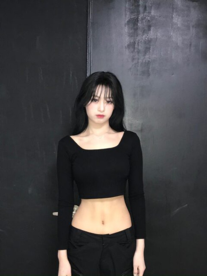 "Tiểu Jennie" bị soi đang cố hóp bụng dù vòng eo đã nhỏ lắm rồi- Ảnh 18. "Tiểu Jennie" bị soi đang cố hóp bụng dù vòng eo đã nhỏ lắm rồi- Ảnh 18.
