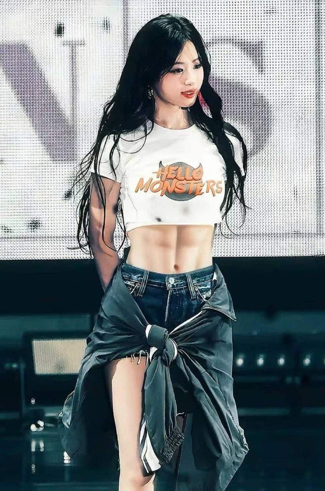 "Tiểu Jennie" bị soi đang cố hóp bụng dù vòng eo đã nhỏ lắm rồi- Ảnh 17. "Tiểu Jennie" bị soi đang cố hóp bụng dù vòng eo đã nhỏ lắm rồi- Ảnh 17.
