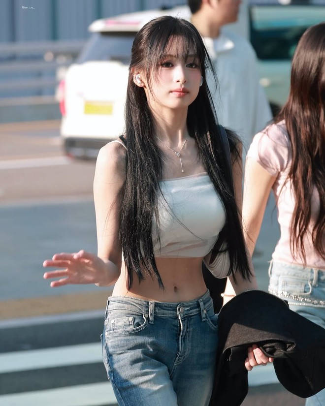"Tiểu Jennie" bị soi đang cố hóp bụng dù vòng eo đã nhỏ lắm rồi- Ảnh 1. "Tiểu Jennie" bị soi đang cố hóp bụng dù vòng eo đã nhỏ lắm rồi- Ảnh 1.