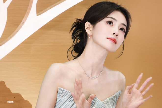 "Nữ thần thế hệ mới" số 1 Hoa ngữ hiện tại: Chủ nhân đào hoa nhãn đúng nghĩa, zoom cận lấp lánh như sao trời- Ảnh 6. "Nữ thần thế hệ mới" số 1 Hoa ngữ hiện tại: Chủ nhân đào hoa nhãn đúng nghĩa, zoom cận lấp lánh như sao trời- Ảnh 6.