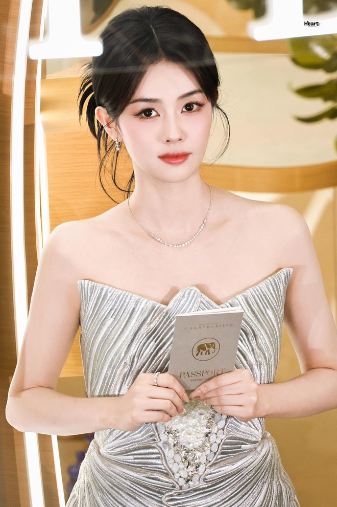 "Nữ thần thế hệ mới" số 1 Hoa ngữ hiện tại: Chủ nhân đào hoa nhãn đúng nghĩa, zoom cận lấp lánh như sao trời- Ảnh 4. "Nữ thần thế hệ mới" số 1 Hoa ngữ hiện tại: Chủ nhân đào hoa nhãn đúng nghĩa, zoom cận lấp lánh như sao trời- Ảnh 4.