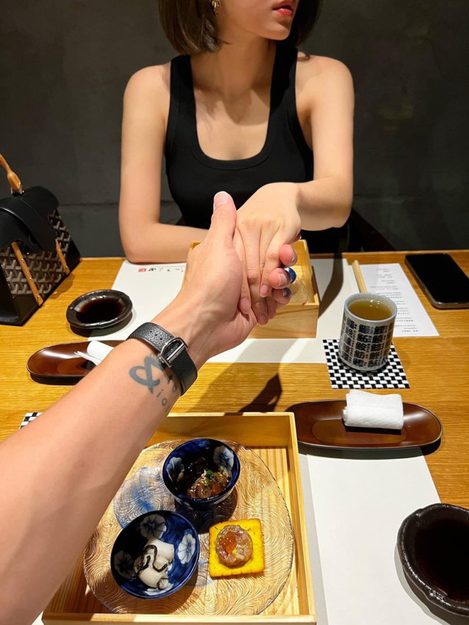 Đám cưới bí ẩn nhất Vbiz: Tổ chức linh đình nhưng không ai hay, dâu rể chỉ lộ diện tải app hi88 ảnh "team qua đường"- Ảnh 5.