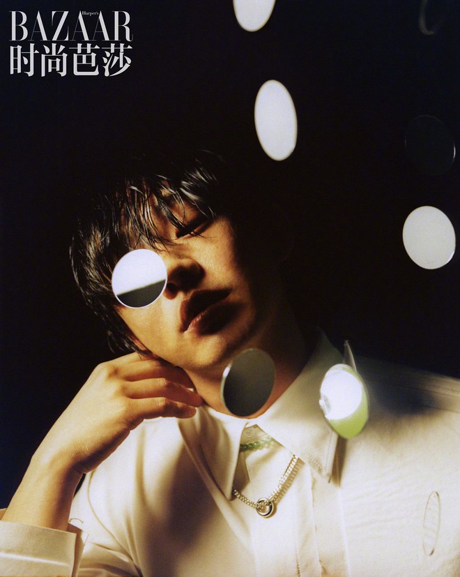 Tới Song Luân nằm chụp cũng dính drama: Concept y chang ảnh đế Yoo Ah In, khác nhau mỗi cái đồng hồ- Ảnh 10. Tới Song Luân nằm chụp cũng dính drama: Concept y chang ảnh đế Yoo Ah In, khác nhau mỗi cái đồng hồ- Ảnh 10.