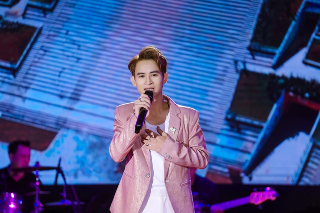 Quán quân Tuyệt đỉnh song ca nhí tìm gặp danh ca Ngọc Sơn, gọi là "sư ông" và xin 1 việc- Ảnh 7. Quán quân Tuyệt đỉnh song ca nhí tìm gặp danh ca Ngọc Sơn, gọi là "sư ông" và xin 1 việc- Ảnh 7.