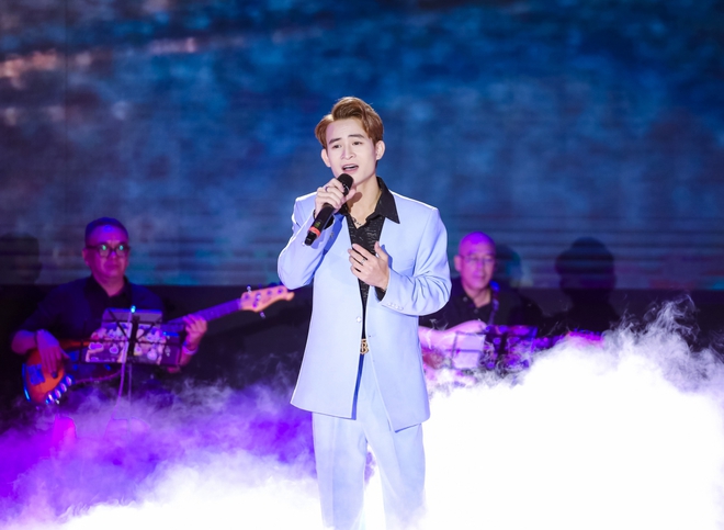 Quán quân Tuyệt đỉnh song ca nhí tìm gặp danh ca Ngọc Sơn, gọi là "sư ông" và xin 1 việc- Ảnh 3. Quán quân Tuyệt đỉnh song ca nhí tìm gặp danh ca Ngọc Sơn, gọi là "sư ông" và xin 1 việc- Ảnh 3.